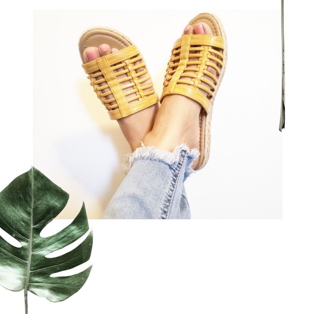 SOLD OUT ! Strappy Mule Sandals🏖